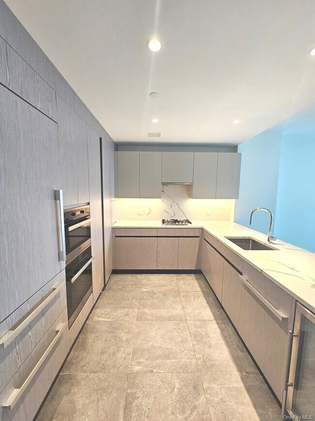 133-36 37th Ave Unit 5F