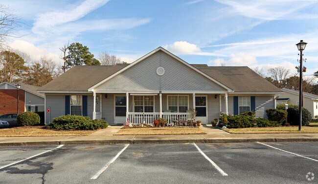 Photo - Scarlett Oaks