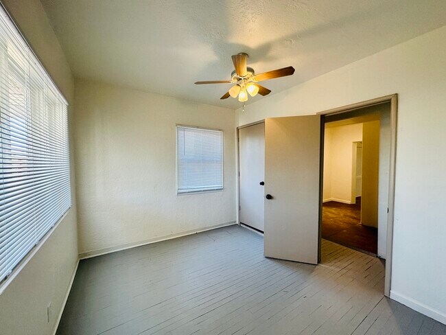 Photo - 6 Bedroom / 3 Bathroom House with Washer, ...