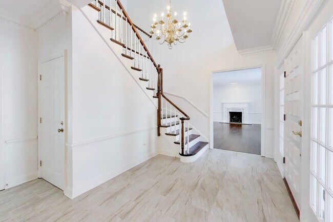 Photo - 931 Coventry Dr