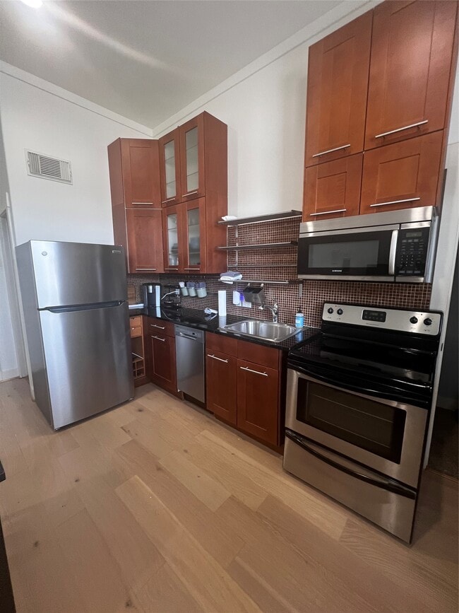 Photo - 5303 Nett St