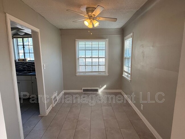 Photo - 10116 Outer Dr W