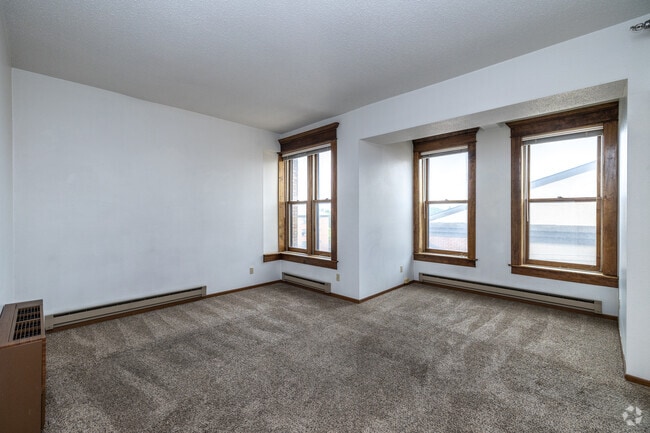 1BR, 1BA - 596SF - Living Room