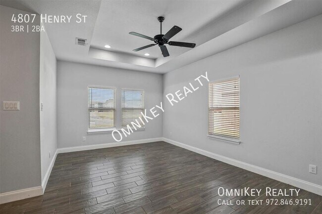 Photo - 4807 Henry St