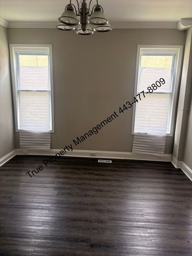 Photo - Spacious 5 Bedroom Home with Large Backyard & In-Unit Washer/Dryer
