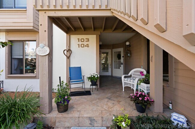 233 NE Edgewater Dr Unit 104