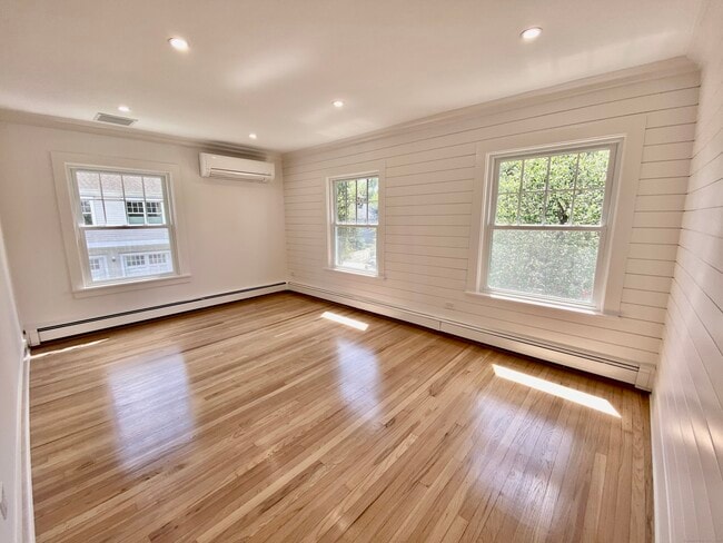 Photo - 40 E Maple St