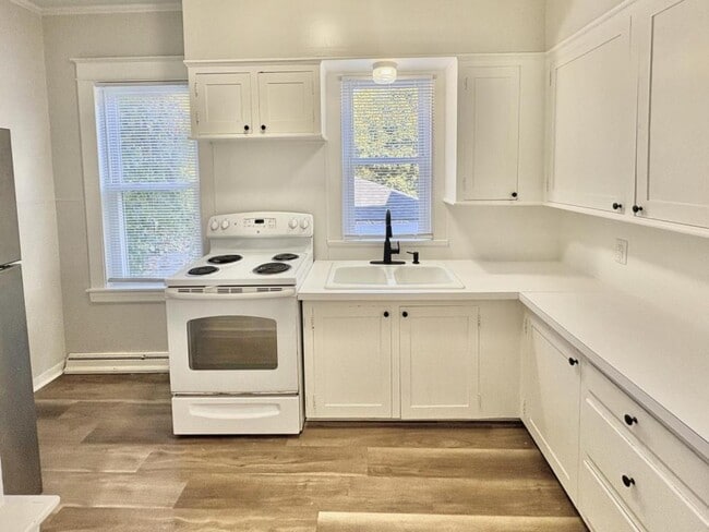 Photo - 107 Brook St