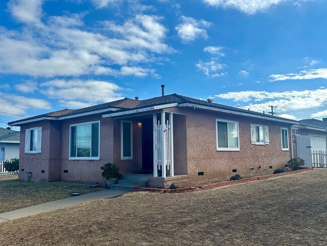 Building Photo - Large home in West Chula Vista