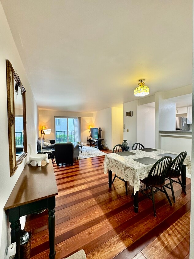 Photo - 14630 NE 32nd St (Bellevue, WA)