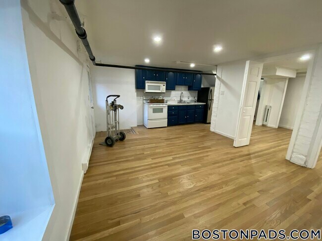 686 Parker St Unit 1