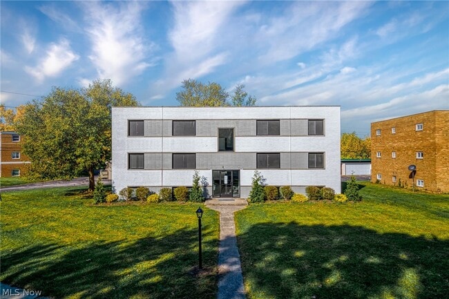 Building Photo - 1673 Southbend Dr Unit 2