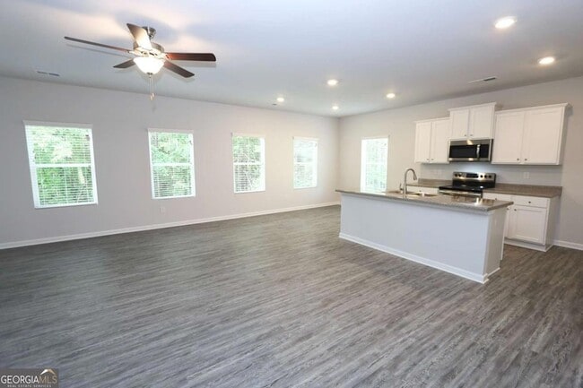 Photo - 2105 Jessica Way