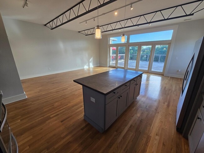 Photo - 111 W Main St Unidad 203