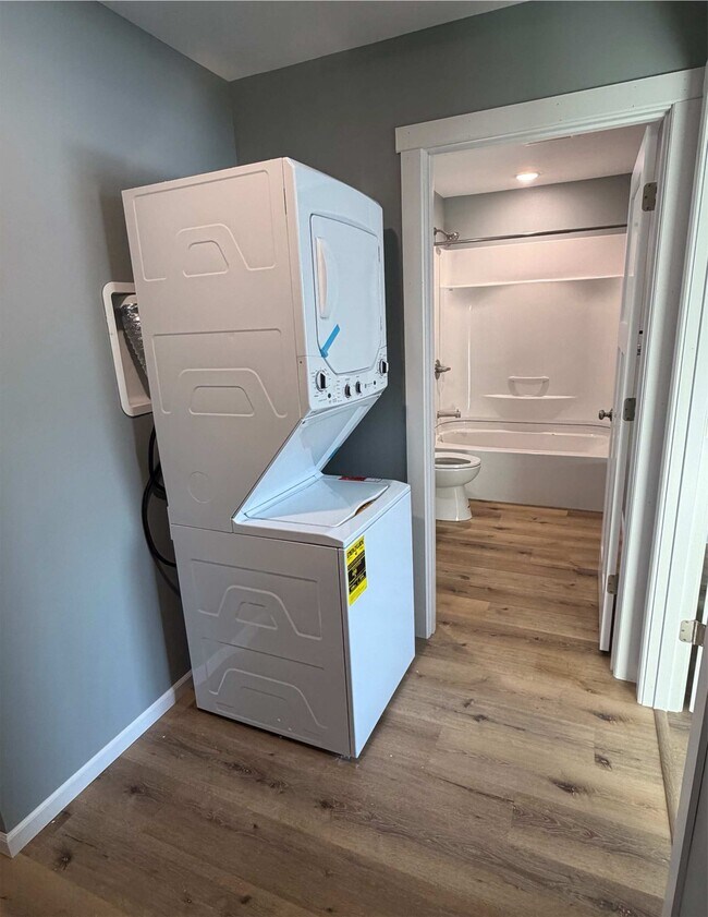 Photo - 415 9th St NE