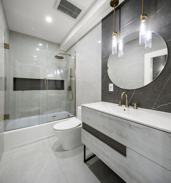 Building Photo - 556 1st St Unit 1