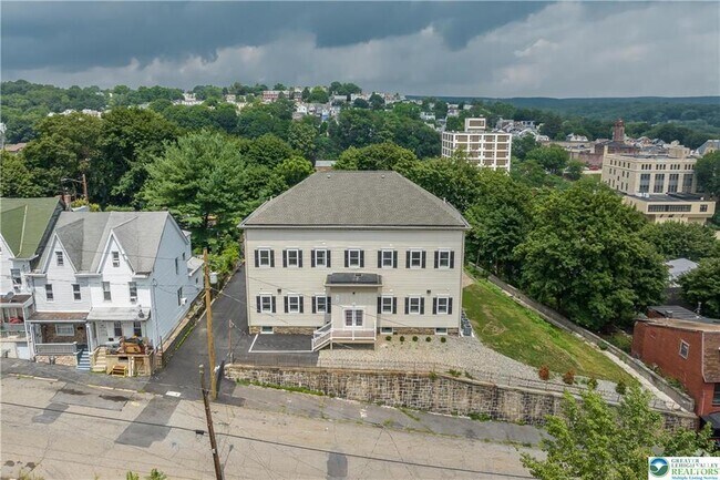 Building Photo - 418 W Race St Unit 2 Rental