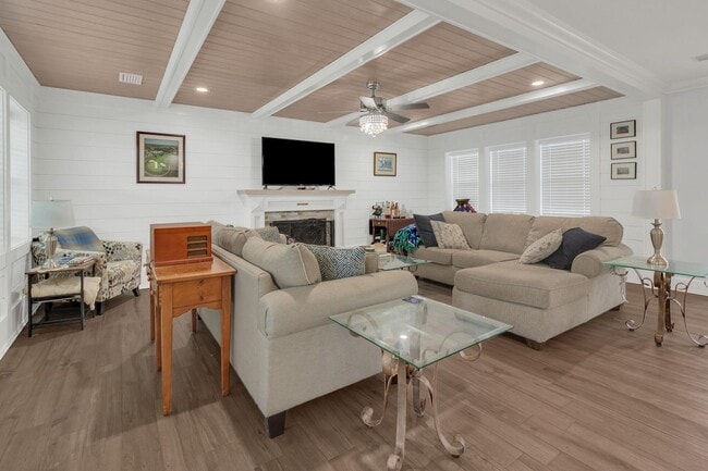 Photo - 221 S Lorraine Dr