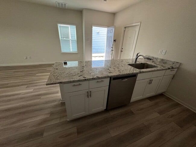 Photo - 315 Marsh Ln