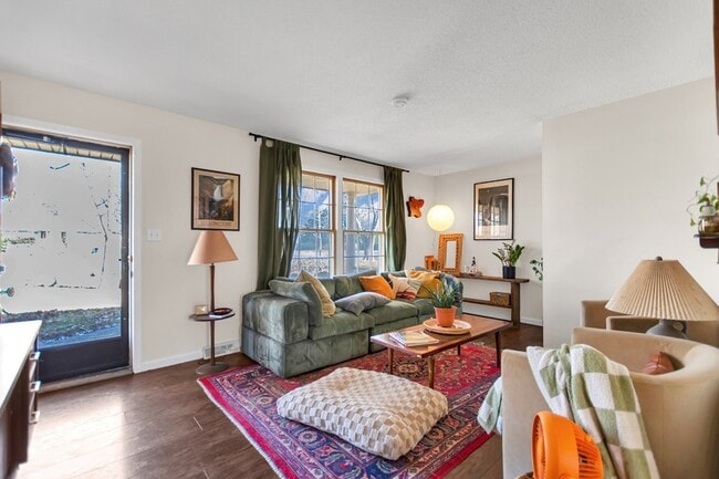 Photo - 284 Stephanie Dr