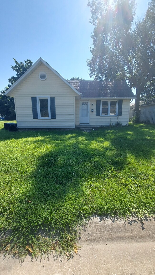 Building Photo - 1502 N Olive St Rental