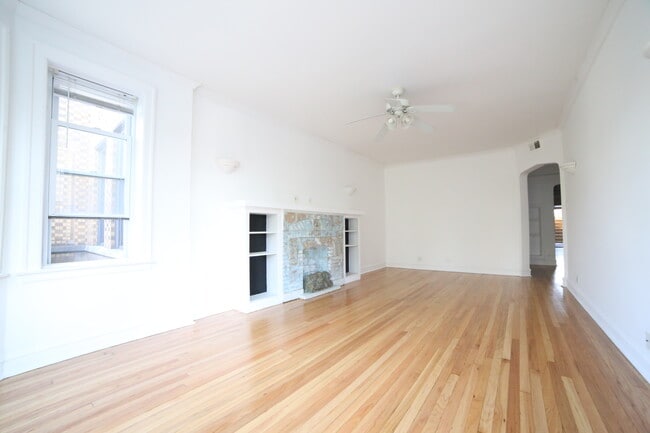 Living Room - 3570 W Lyndale St Unit 1