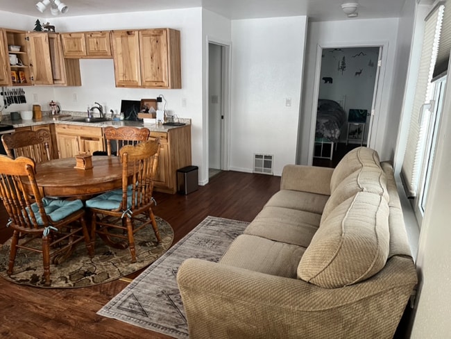 Photo - 690 El Rancho Dr