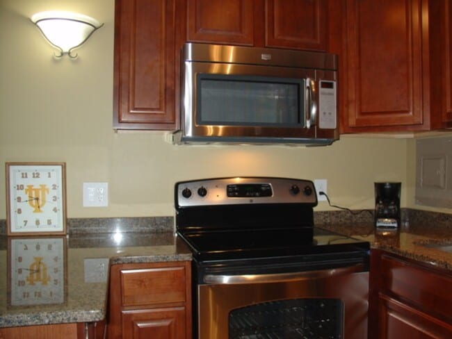 Photo - Prime Location Near UTK and Downtown Knoxv... Unit ET106 BR1  (HOLJ)