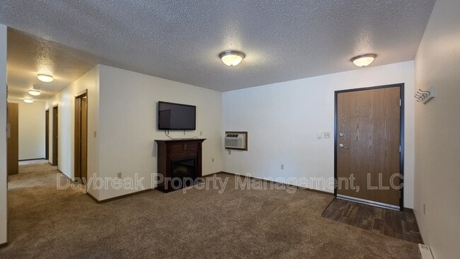 Photo - 317 16th St S