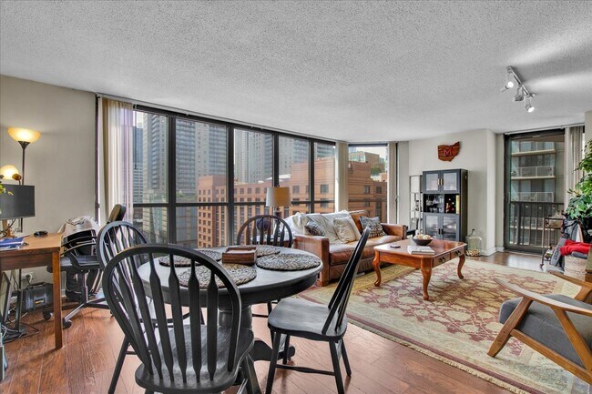 Photo - 10 E Ontario St Unit 905
