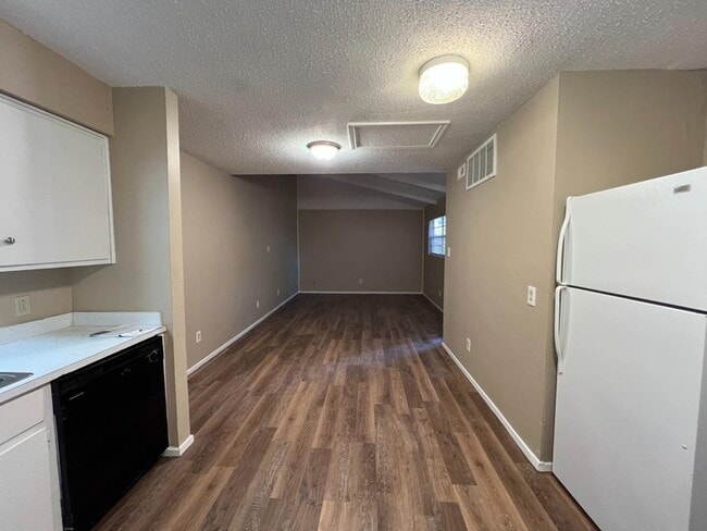 Photo - 1710 Elkhart Ave Unit D