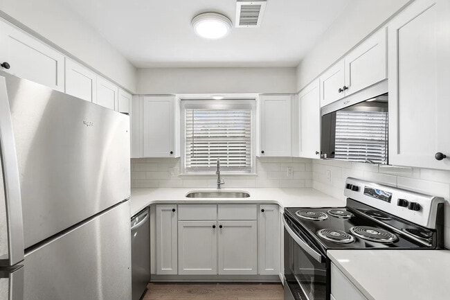 stainless steel appliances - 155-189 S Eagle Creek Dr