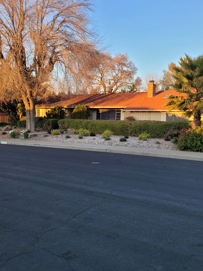 Photo - 1726 Crescent Dr