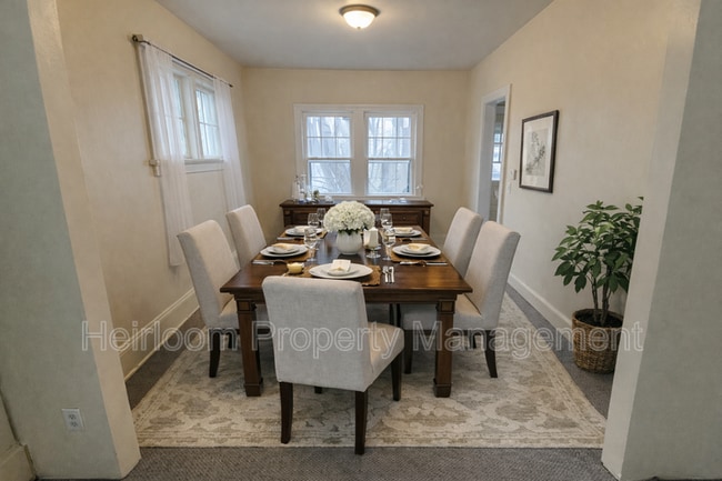 Photo - 1112 E 6th St