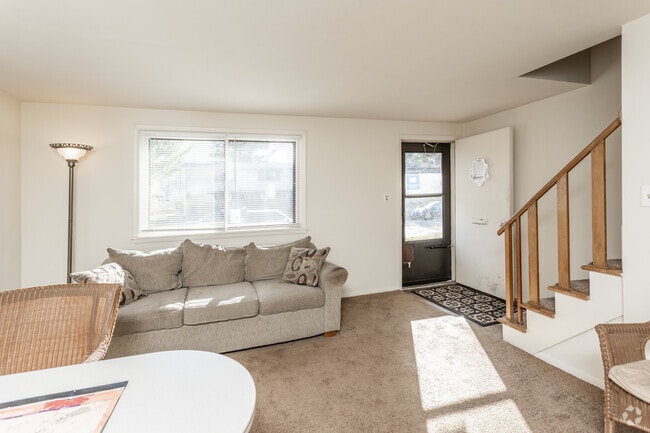 2BR, 1BA - 1,100 SF - Sinnissippi Townhomes