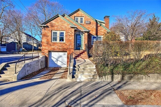 Building Photo - 66 Tyndall Ave