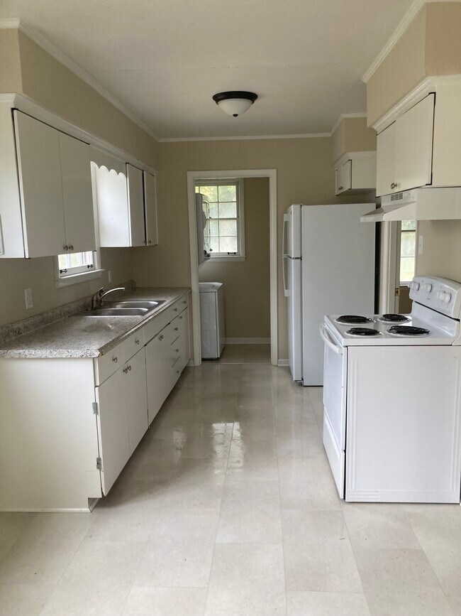 Photo - 577 Douglas Ave