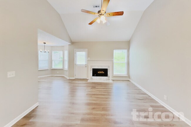 104 Edgewater Ct
