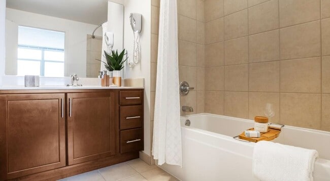 Photo - 559 W Kinzie St