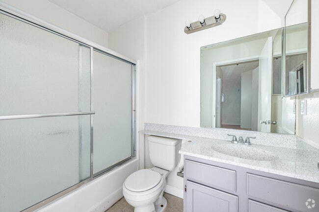 2BR, 2BA - 950SF - Primary Bathroom - 10225 Hillhaven Ave