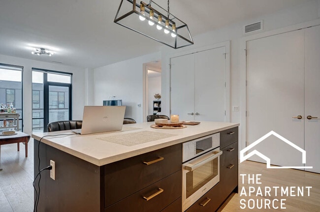 Photo - 1701 W Webster Ave Unit 712