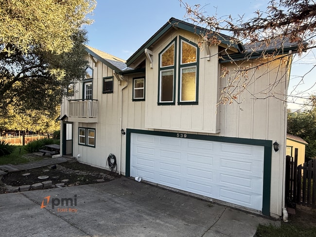 Building Photo - 4-Bedroom Residence in Martinez with Flexible Living Spaces