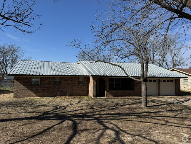 Building Photo - Lovely 3 bedroom home with bonus room!