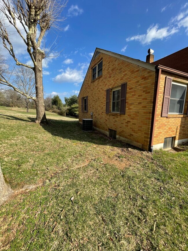 Photo - 679 Sand Hill Rd