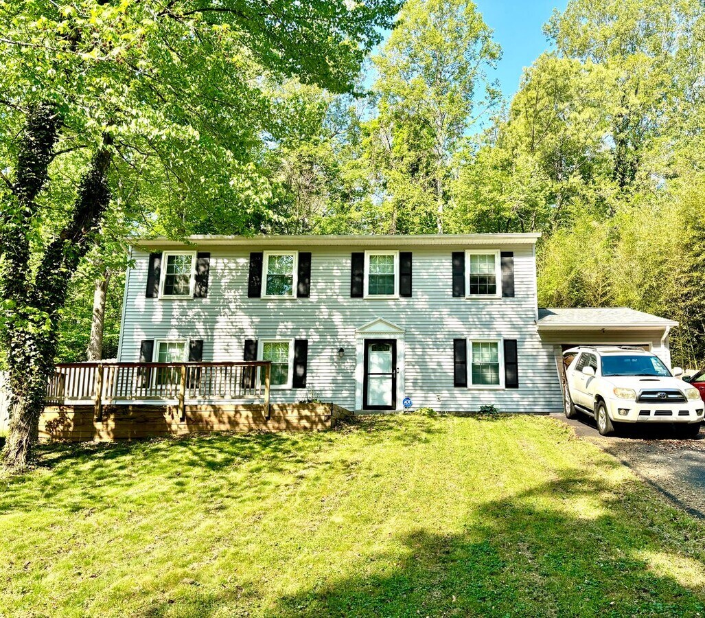 Classic Colonial Charm in Hickory Ridge - Classic Colonial Charm in Hickory Ridge
