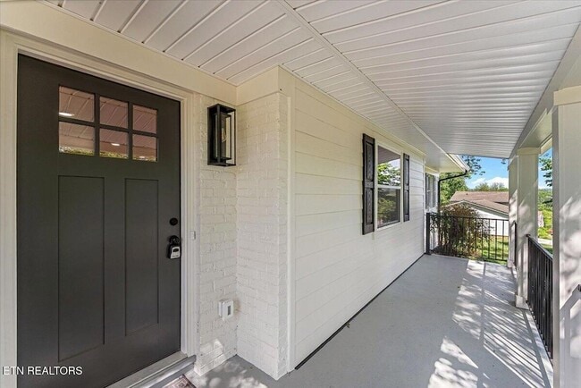 Photo - 221 Medford Rd