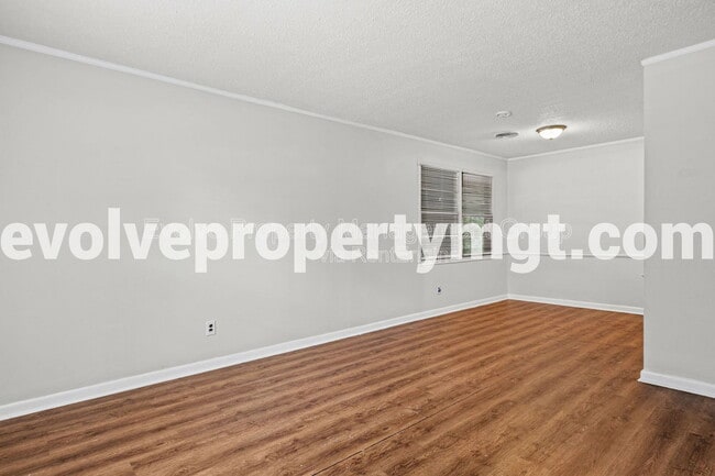 Photo - 1716 Cornelia Ln
