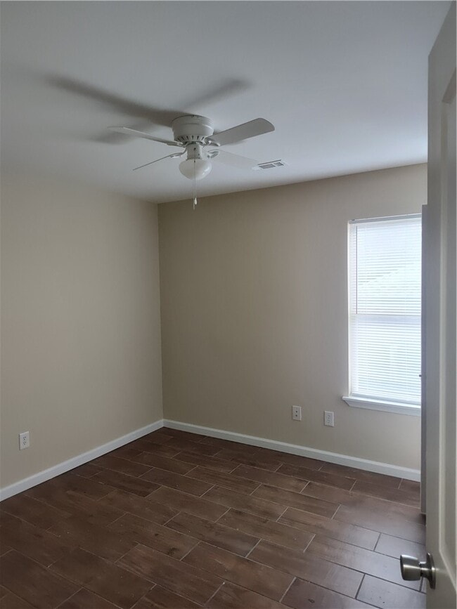 Building Photo - 995 Vale St