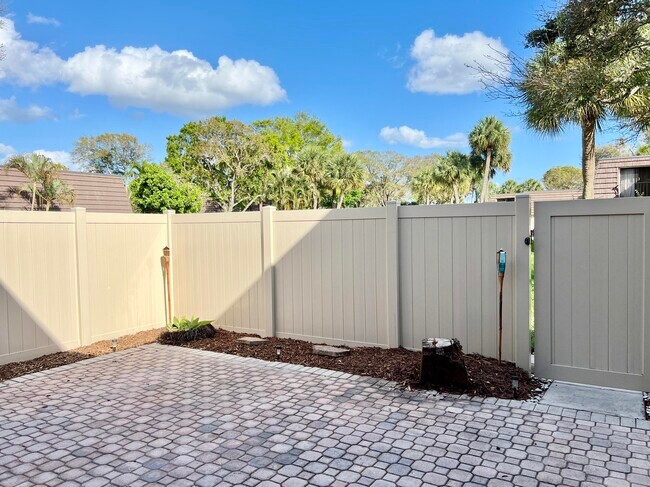 Photo - 7206 72nd Way