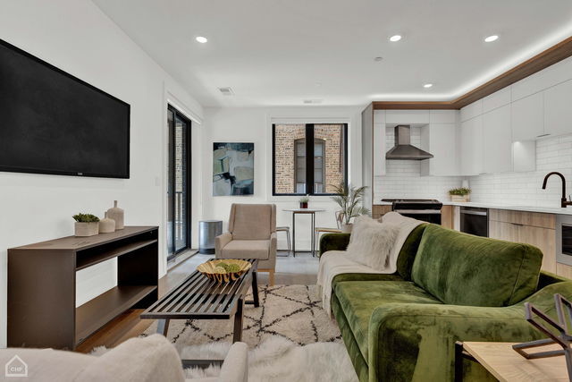 Building Photo - 1613 W Belmont Ave Unit 2R